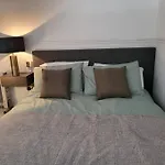 21 Mini Loft Apartment - Great Location - Comfy King Size Bed